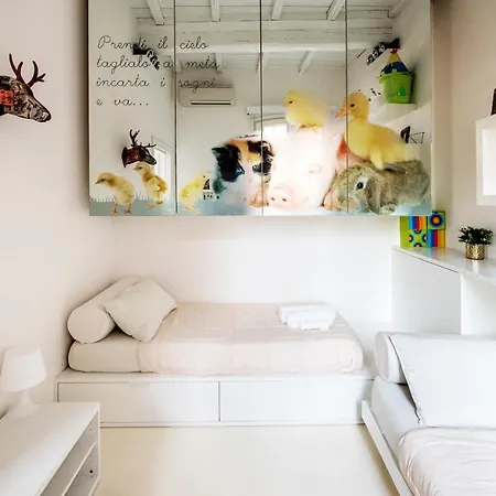 Semesterbostad Charming Flat In Centro A Con Posto Auto