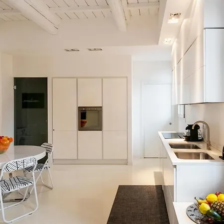 Semesterbostad Charming Flat In Centro A Con Posto Auto