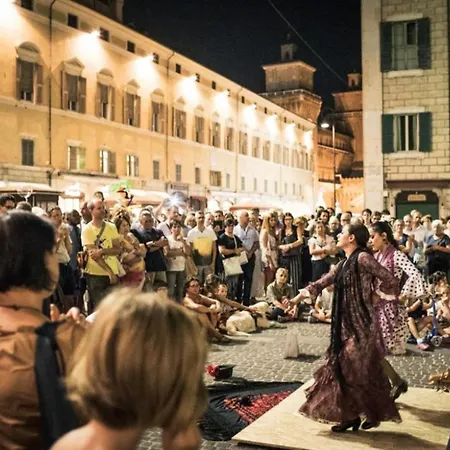 Charming Flat In Centro A Con Posto Auto 펜션 페라라