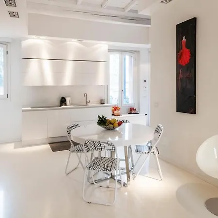 Charming Flat In Centro A Con Posto Auto Holiday home *
