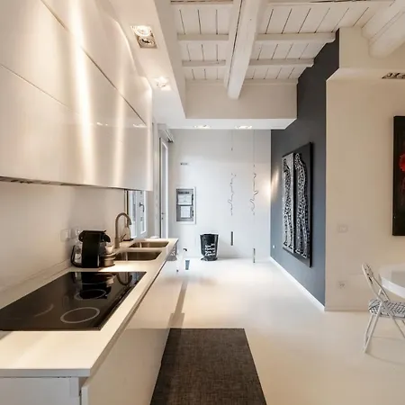 Charming Flat In Centro A Con Posto Auto Tatil Evi *