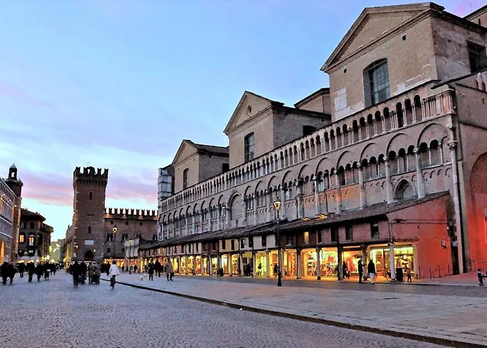 Charming Flat In Centro A Con Posto Auto Ferienhaus Ferrara
