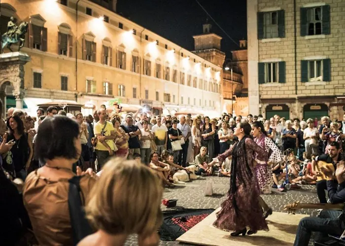 Charming Flat In Centro A Con Posto Auto بيت للعطل فيرّارا