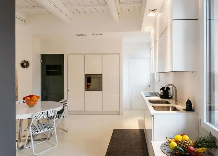 Ferienhaus Charming Flat In Centro A Con Posto Auto